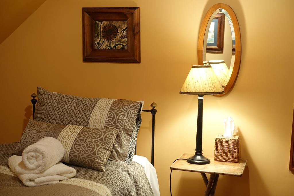 The Last Straw Cottage Nelson Brightwater Room photo